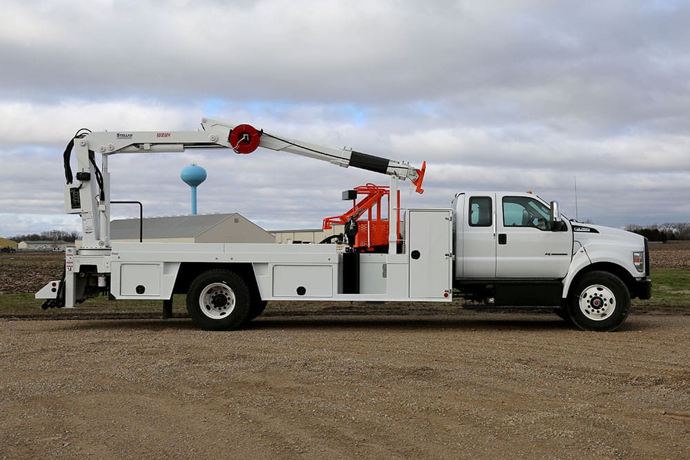 Right side view of a 6000MH Specialty Crane